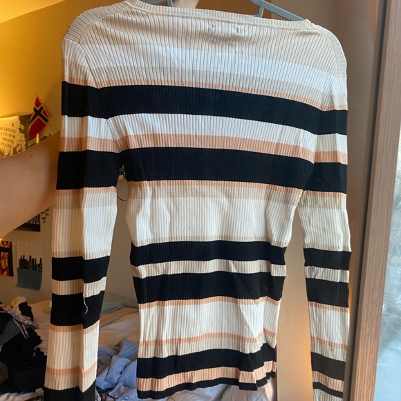 Long Sleeve Patterned Top - Picture 2 of 4